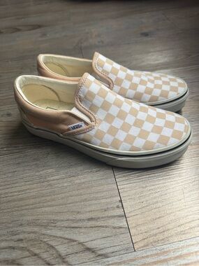 Vans Checkerboard Slip-On in Beige & White